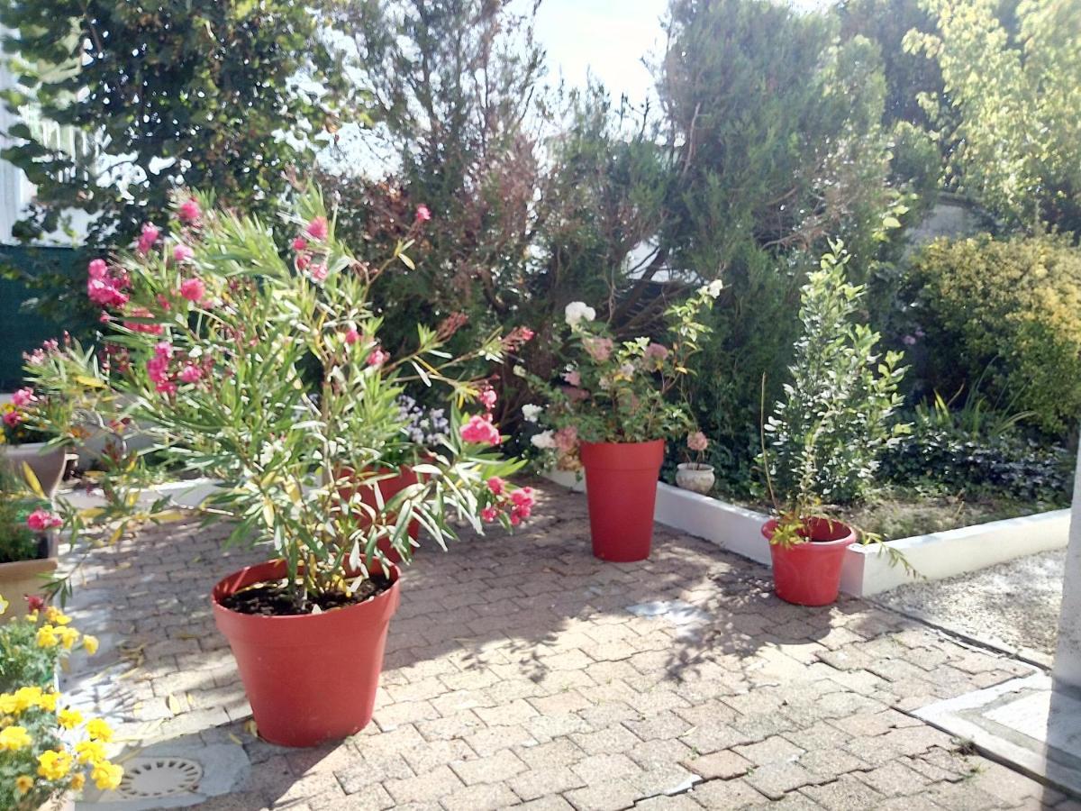 Les Roses De Rita Apartment Boisset-lès-Montrond Екстериор снимка