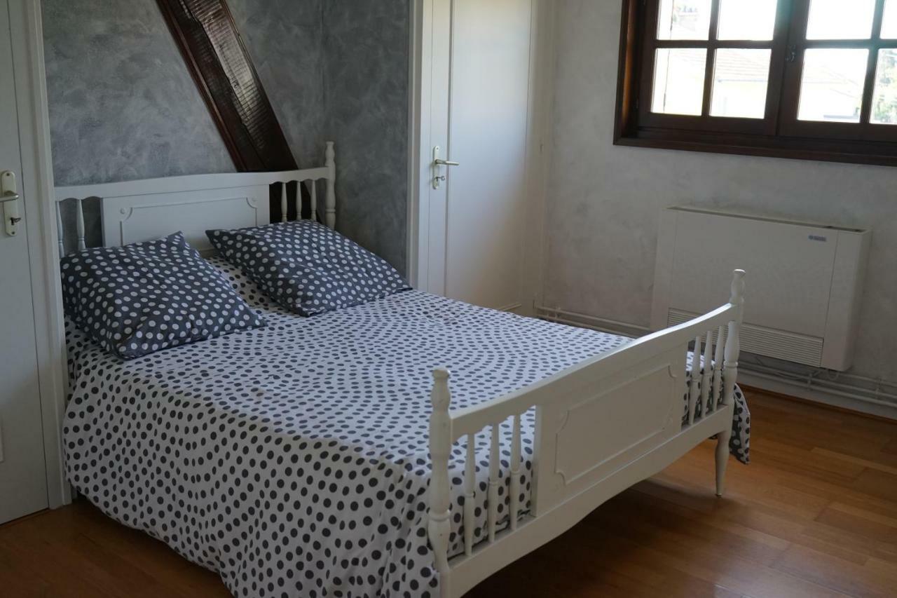 Les Roses De Rita Apartment Boisset-lès-Montrond Екстериор снимка